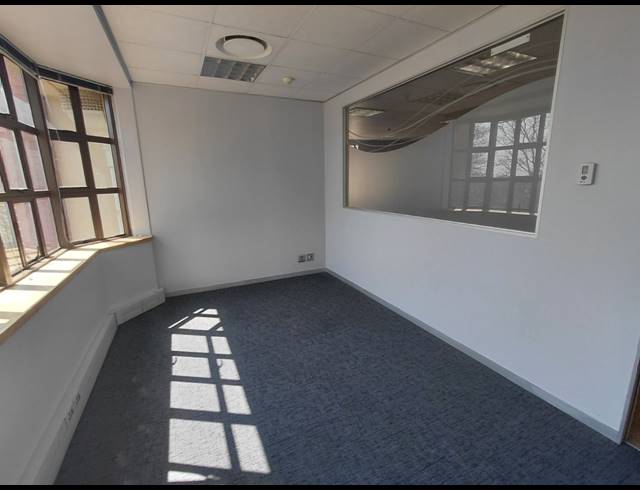 164M² OFFICE TO LET IN BRYANSTON
